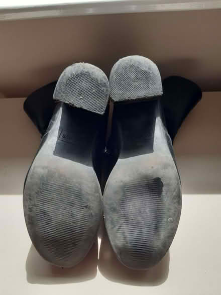 Photo of free UK size 6 boots (Old Walcot SN3) #2