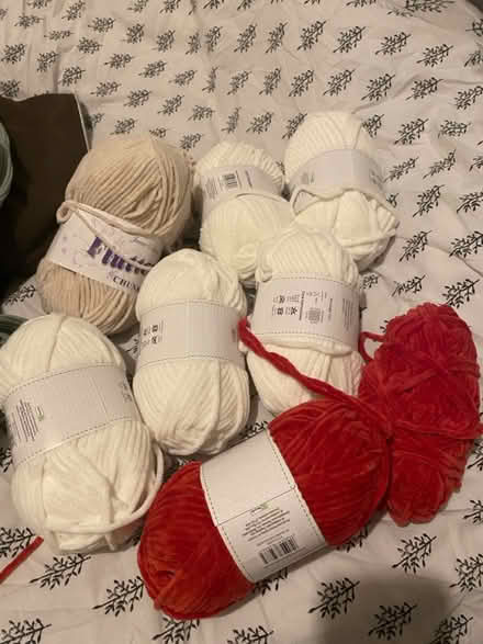 Photo of free bunch of chunky yarn (SW193TA) #2
