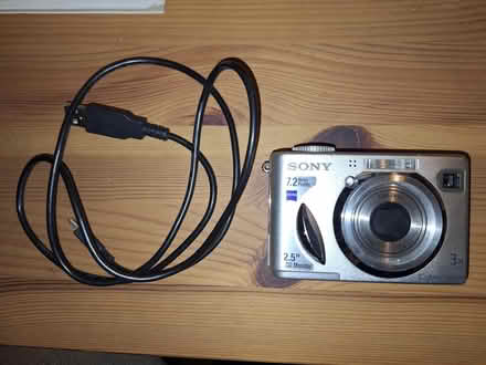 Photo of free Two 'Point and Shoot' Digital Cameras for Spares or Repair (Scale Hall LA1) #1