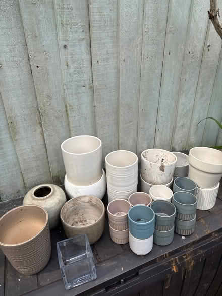 Photo of free Indoor houseplant pots of various sizes x 25 (Leighton Buzzard LU7) #1