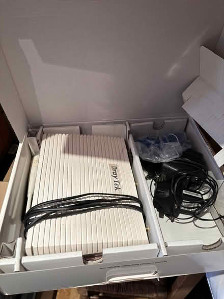 Photo of free DrayTek router (Hightown BH24) #1
