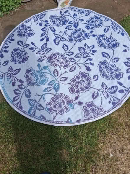 Photo of free Circular outdoor rug (Sprowston NR7) #2