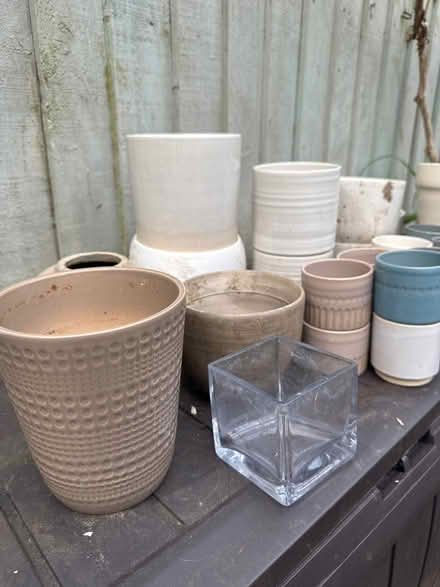 Photo of free Indoor houseplant pots of various sizes x 25 (Leighton Buzzard LU7) #3