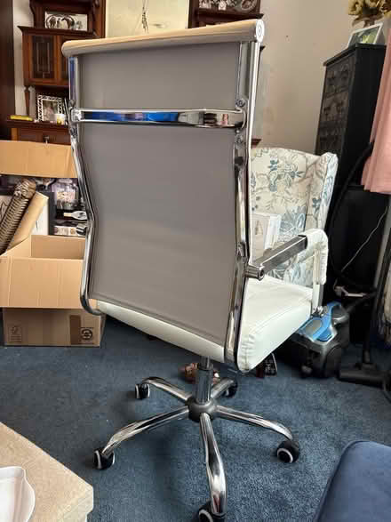 Photo of free White desk chair (Seal TN15) #4