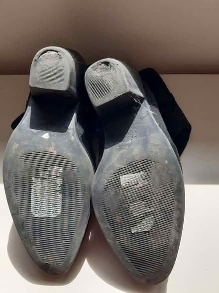 Photo of free UK size 6 boots (Old Walcot SN3) #2