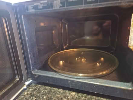 Photo of free Samsung 1000w Microwave (Harrogate HG2) #2
