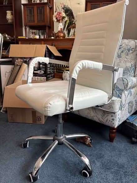 Photo of free White desk chair (Seal TN15) #1