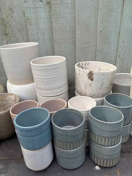 Photo of free Indoor houseplant pots of various sizes x 25 (Leighton Buzzard LU7) #2
