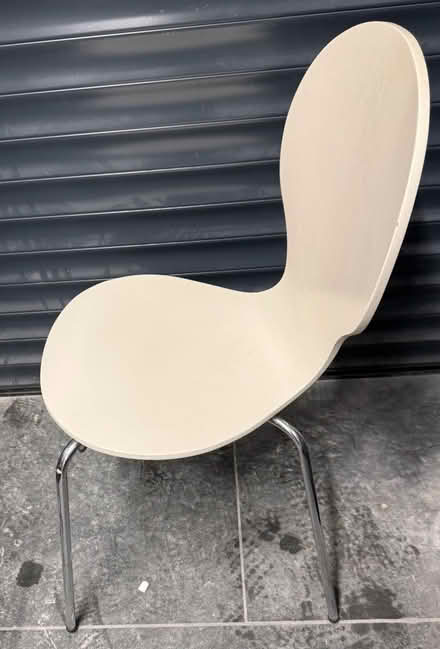 Photo of free Wooden white chairs (Cockfosters EN4) #1