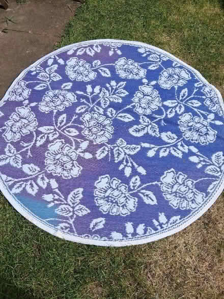 Photo of free Circular outdoor rug (Sprowston NR7) #1
