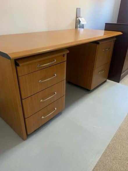Photo of free Proper Office Desk (DA9) #1