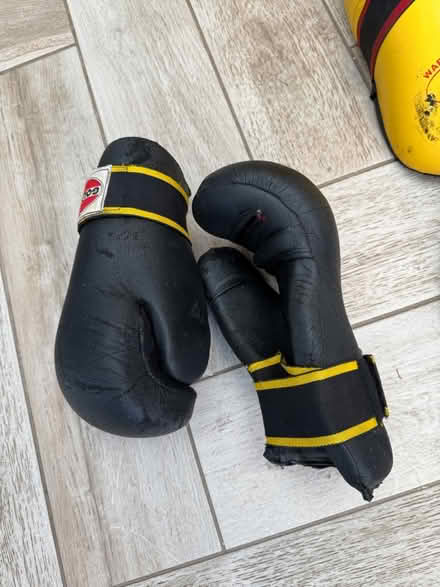 Photo of free Kickboxing kit (Derby DE72) #1