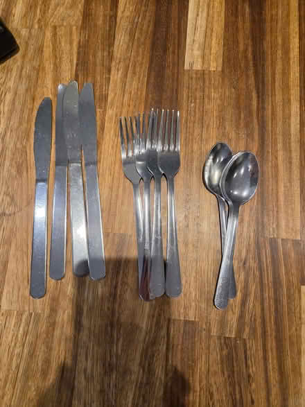 Photo of free 4-person cutlery set (ware SG12) #1