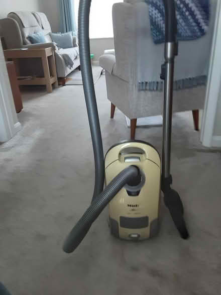 Photo of free Vacuum cleaner (Hitchin SG5) #1
