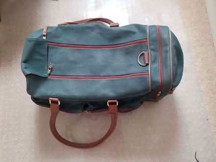 Photo of free green holdall (Lampton TW3) #2