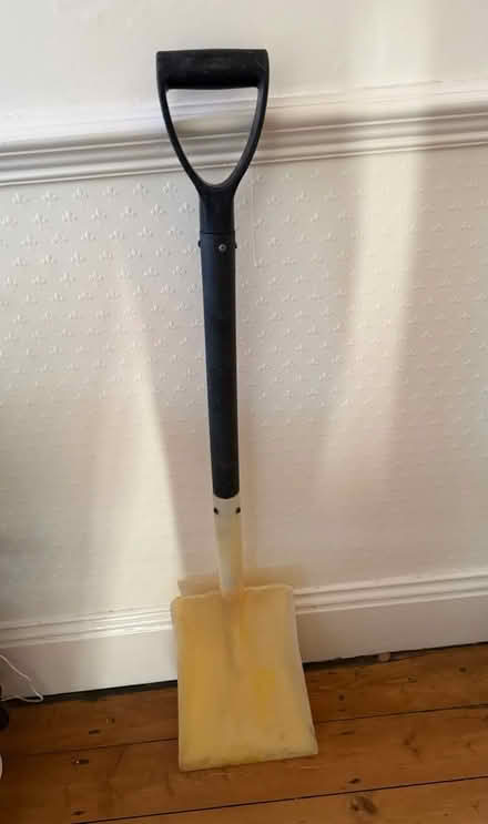 Photo of free Yellow plastic shovel (Salford M30) #1
