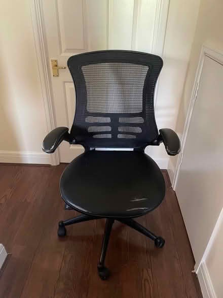 Photo of free mesh office chair (Southgate RH11) #1
