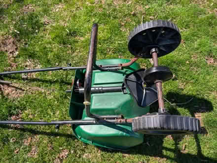 Photo of free Scotts broadcast spreader (Poughquag) #2