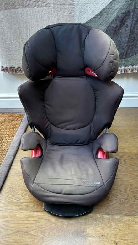 Photo of free Maxi Cosi child car seat (Larkhall) #1