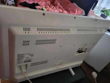 Photo of free Tv 32 inch (Round Green LU3) #2