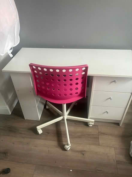 Photo of free Desk and chair (Ringsend Dublin 4) #4