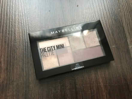 Photo of free Eyeshadow palette (Stoke Newington N16) #1