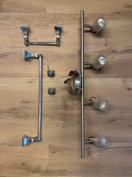 Photo of free bathroom light and towel support (Lindenlea Drive @ Lenester) #2