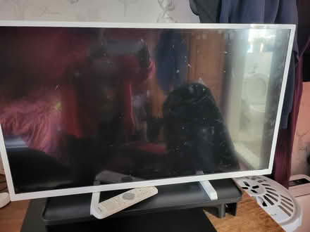 Photo of free Tv 32 inch (Round Green LU3) #1