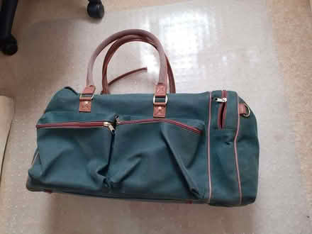 Photo of free green holdall (Lampton TW3) #1