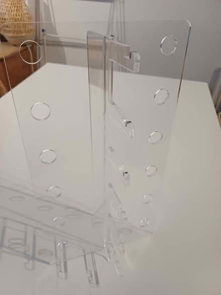 Photo of free Clear Acrylic Eyewear / Sunglasses Display Stand (Orgreave S13) #2