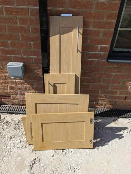 Photo of free kitchen cabinet fronts - howdens (Tingley, Leeds/wakey WF3) #1