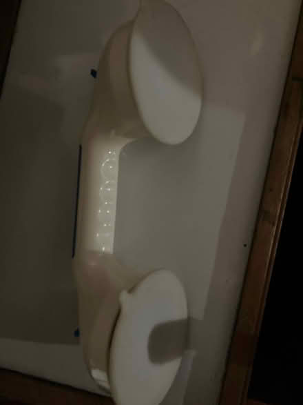 Photo of free “Grip” suction handle for bathroom (10470 Woodlawn) #2