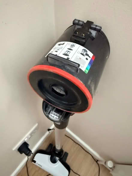 Photo of free Working Hoover but needs repair (Welling DA16) #3
