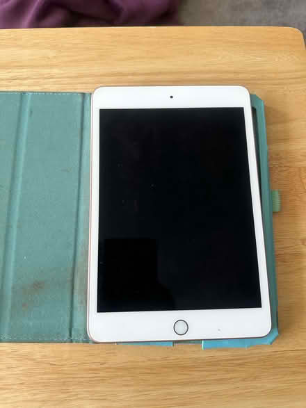 Photo of free iPad Mini 5 - non charging (Whaddon GL52) #1