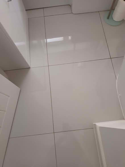 Photo of free 5 Large Floor/Wall Tiles (Kenilworth CV8) #2