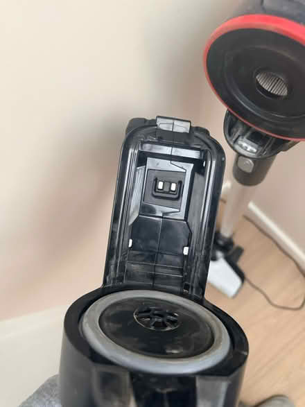Photo of free Working Hoover but needs repair (Welling DA16) #2