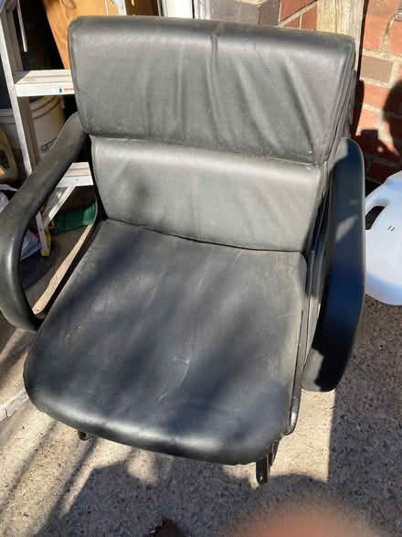 Photo of free Black chair (10470 Woodlawn) #1