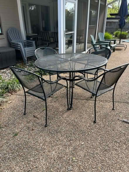 Photo of free Outdoor dining set (Mantua) #1