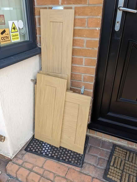 Photo of free kitchen cabinet fronts - howdens (Tingley, Leeds/wakey WF3) #2
