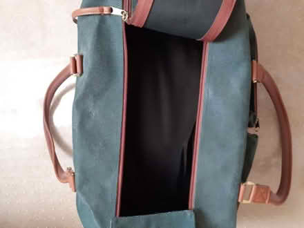 Photo of free green holdall (Lampton TW3) #3