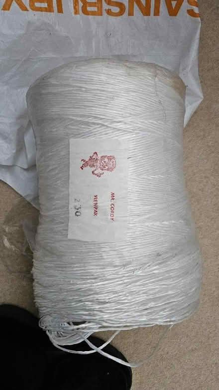 Photo of free C.230 metre coil of white 'Mr Cordy Viewpak' thick binding c (Townsend AL3) #1