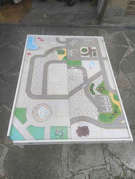 Photo of free Play table (Wallington) #1