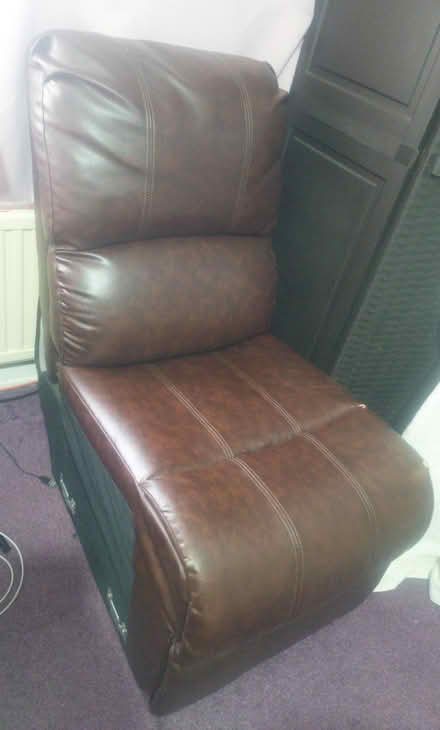 Photo of free single sofa (Ls9 6nu) #1