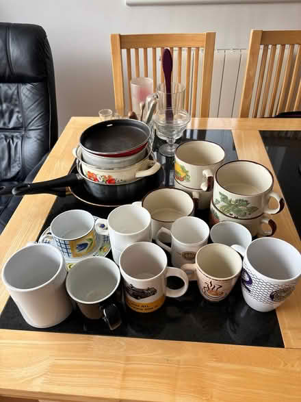 Photo of free Mugs, bowls, etc (Coulsdon South) #1