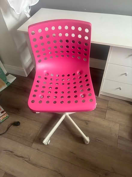 Photo of free Desk and chair (Ringsend Dublin 4) #1