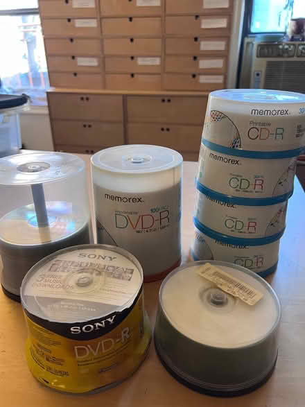 Photo of free MANY Blank DVD-Rs and CD-Rs (Brooklyn, 11225) #1