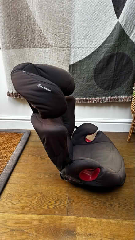 Photo of free Maxi Cosi child car seat (Larkhall) #4