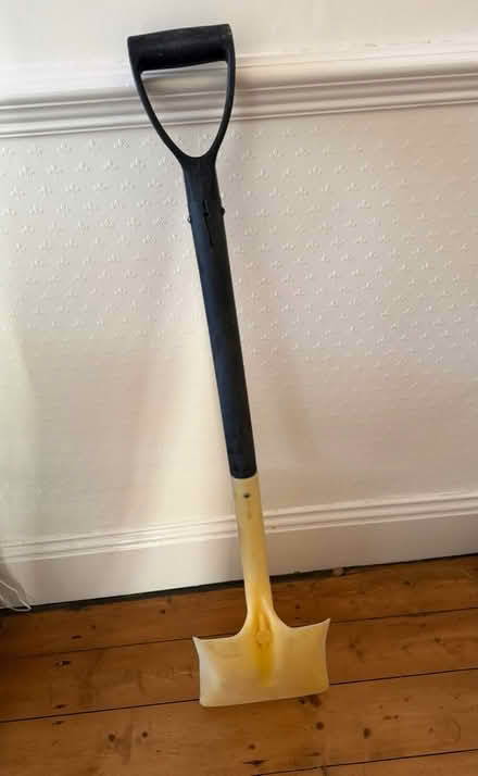 Photo of free Yellow plastic shovel (Salford M30) #2