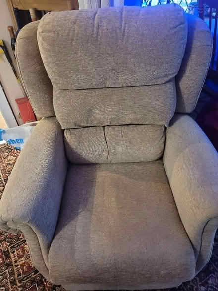 Photo of free Sit to stand reclining chair (Lodgevale Estate LL14) #1