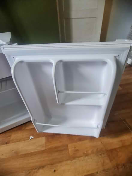 Photo of free Working under counter /mini fridge (SO19) #4